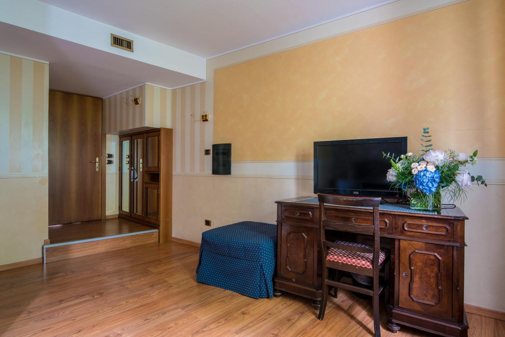 Hotel Porta Del Sole Сойано-дель-Лаго Экстерьер фото
