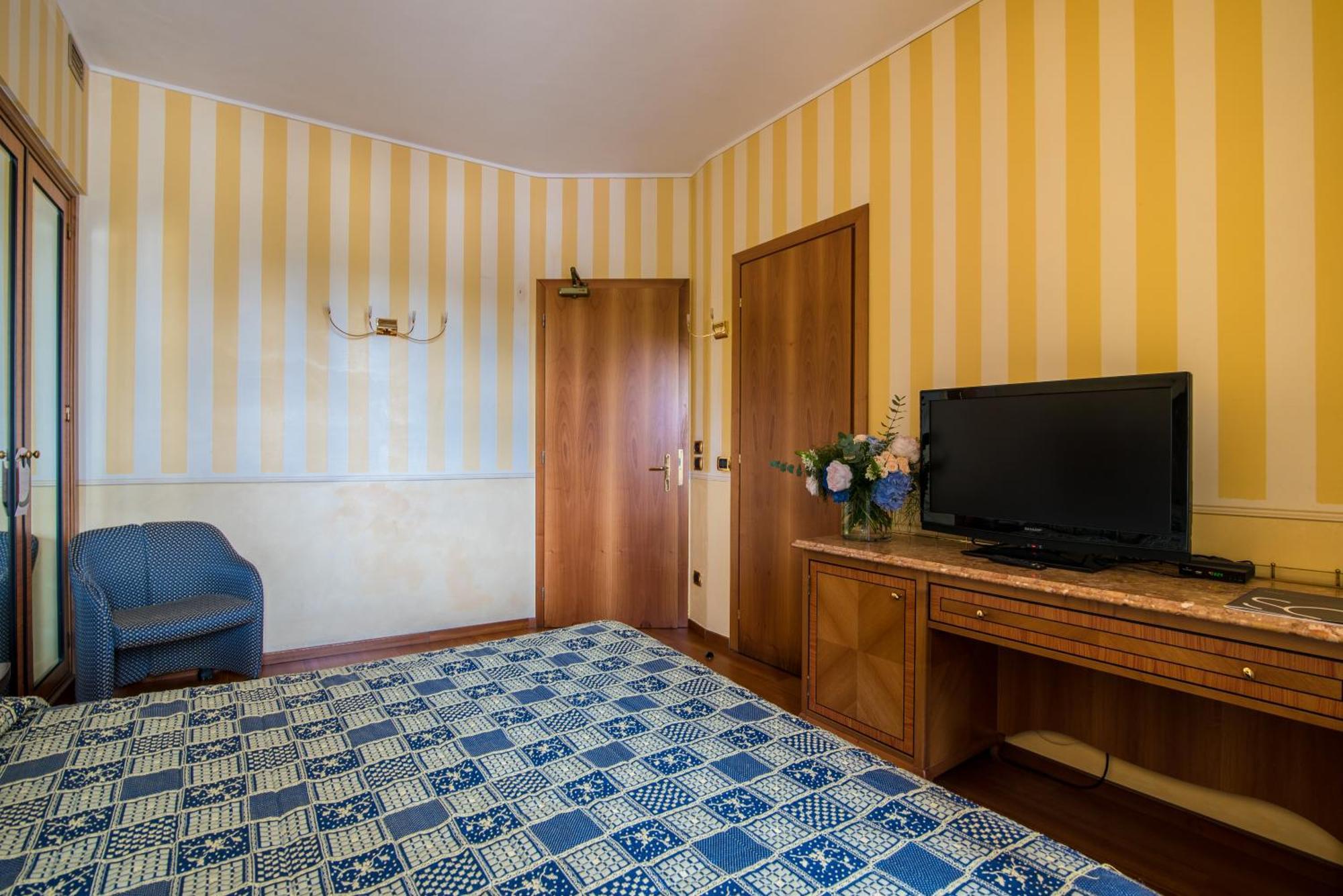 Hotel Porta Del Sole Сойано-дель-Лаго Экстерьер фото