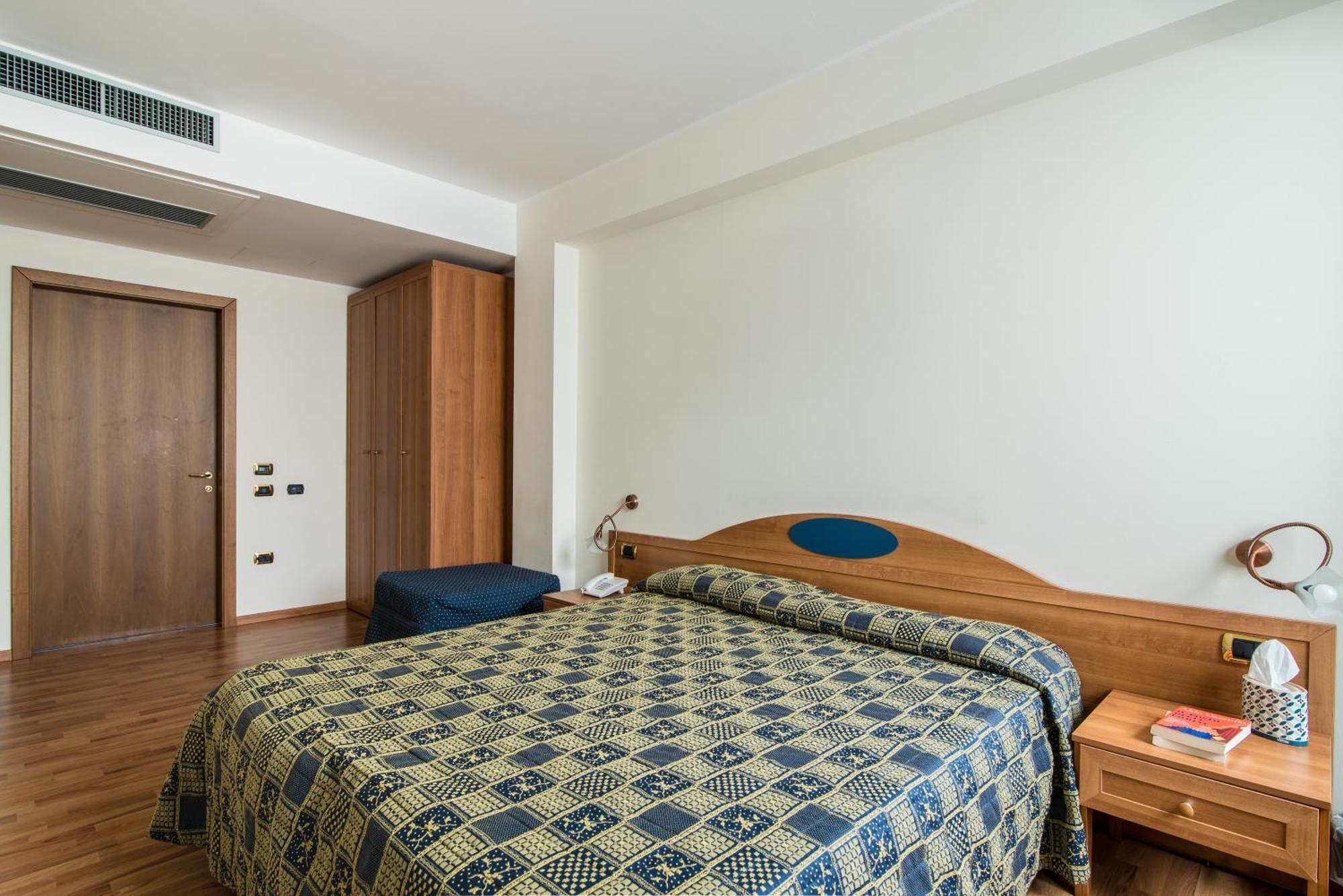 Hotel Porta Del Sole Сойано-дель-Лаго Экстерьер фото